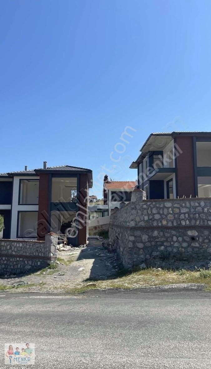 Manisa Davutlar´da 3+1 Satılık Lüks Villa