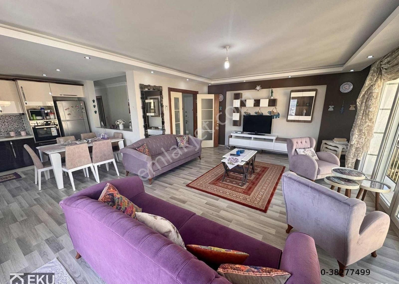 Kuşadası Merkezde Ultra Geniş 3+1 Ferah Daire