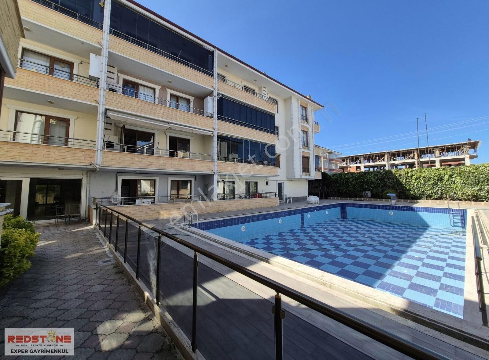 Karasu'da Dubleks Havuz Cephe Çift Balkon Kombi 2+1 Daire