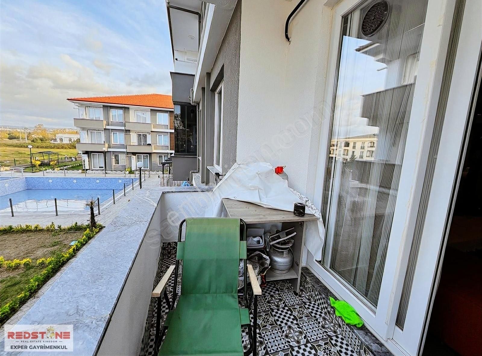 Redstone'dan Denize Yakın Havuzlu Sitede Arakat Kombili 1+1
