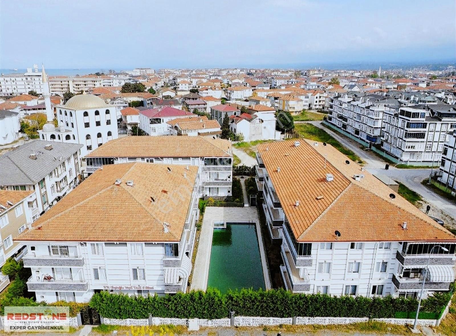 Sakarya Karasu'da Köşe Daire Havuzlu Satılık 2+1