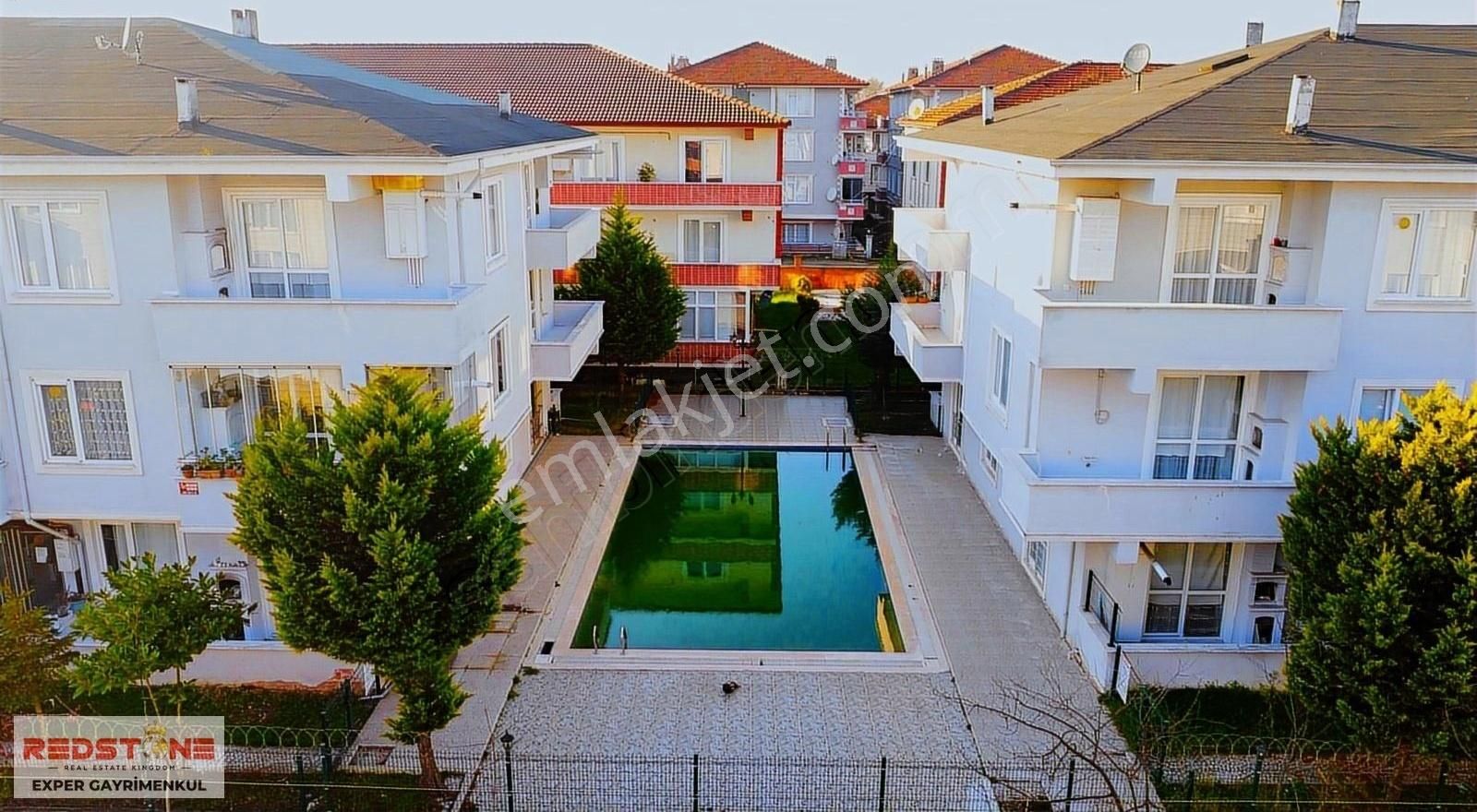 Havuzlu Site'de Denize 3dk Mesafe'de Acil Satılık 2+1 Daire
