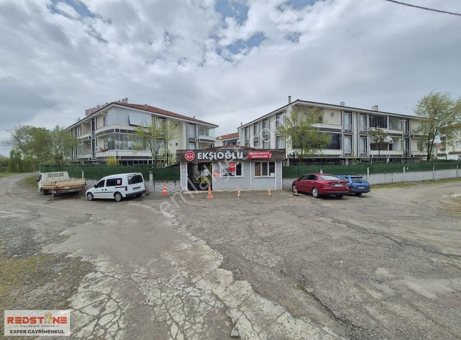 Ekşioğlu Konakları Havuzlu Sitede Cam Balkonlu Kiralık 1+1 Daire