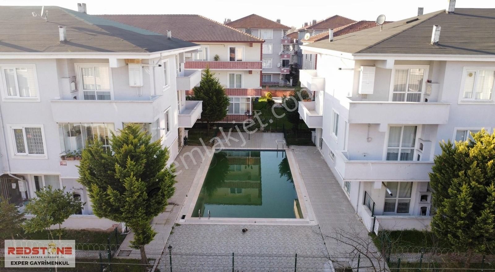 Redstone'dan Havuzlu Site'de Satılık 2+1 Köşe Daire