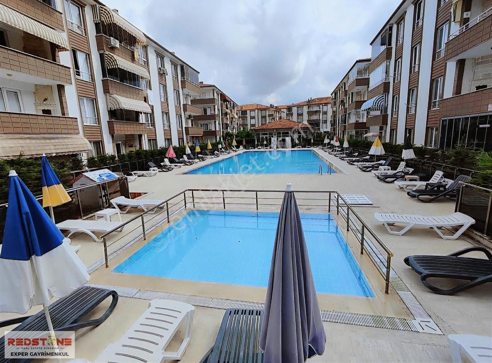 Karasuda Sahile 200 M Havuzlu Sitede Geniş 2+1 Satılık Daire