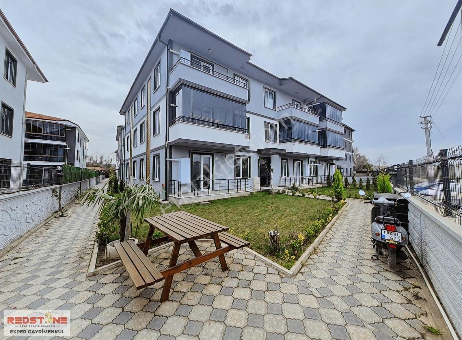 Redstone'dan Karasu'da, Havuzlu Site'de Geniş 2+1 Satılık Daire