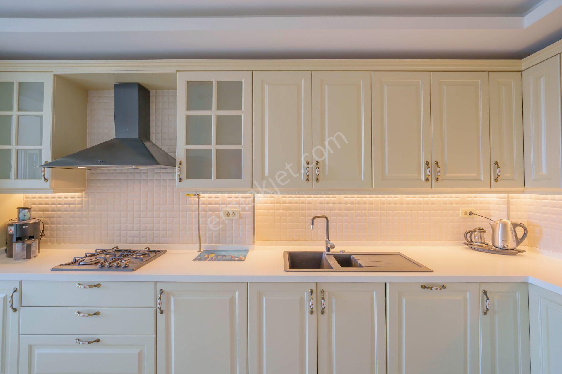 Remax'tan Mostar Life Sitesi Peyzaj Cephe 4+1 Satılık Boş Daire