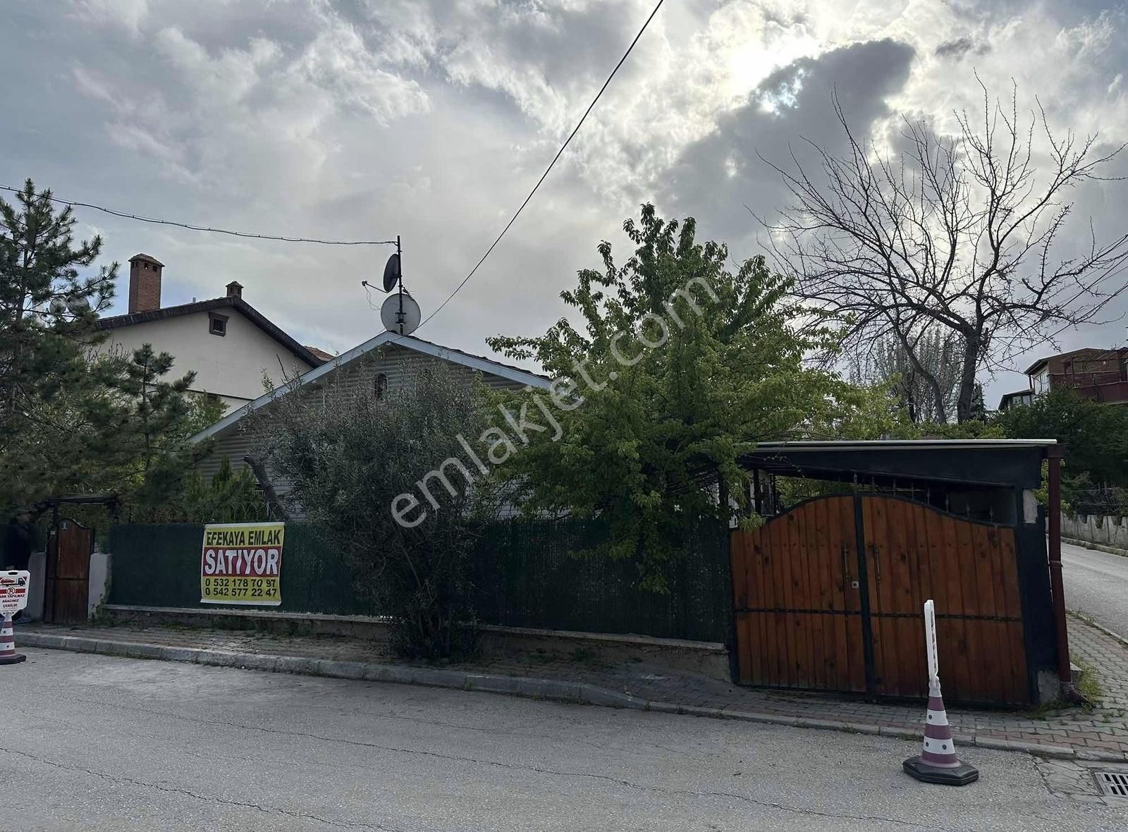 Meram Kafeler Sokağı Civarı 659 M2 Arsa İçerisi 2 Adet Müstakil - Görsel 2