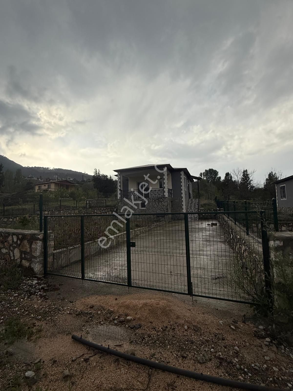 Pozantı Selçuk Emlak’tan Kamışlı Yaylasında Satılık Tek Katlı Villa