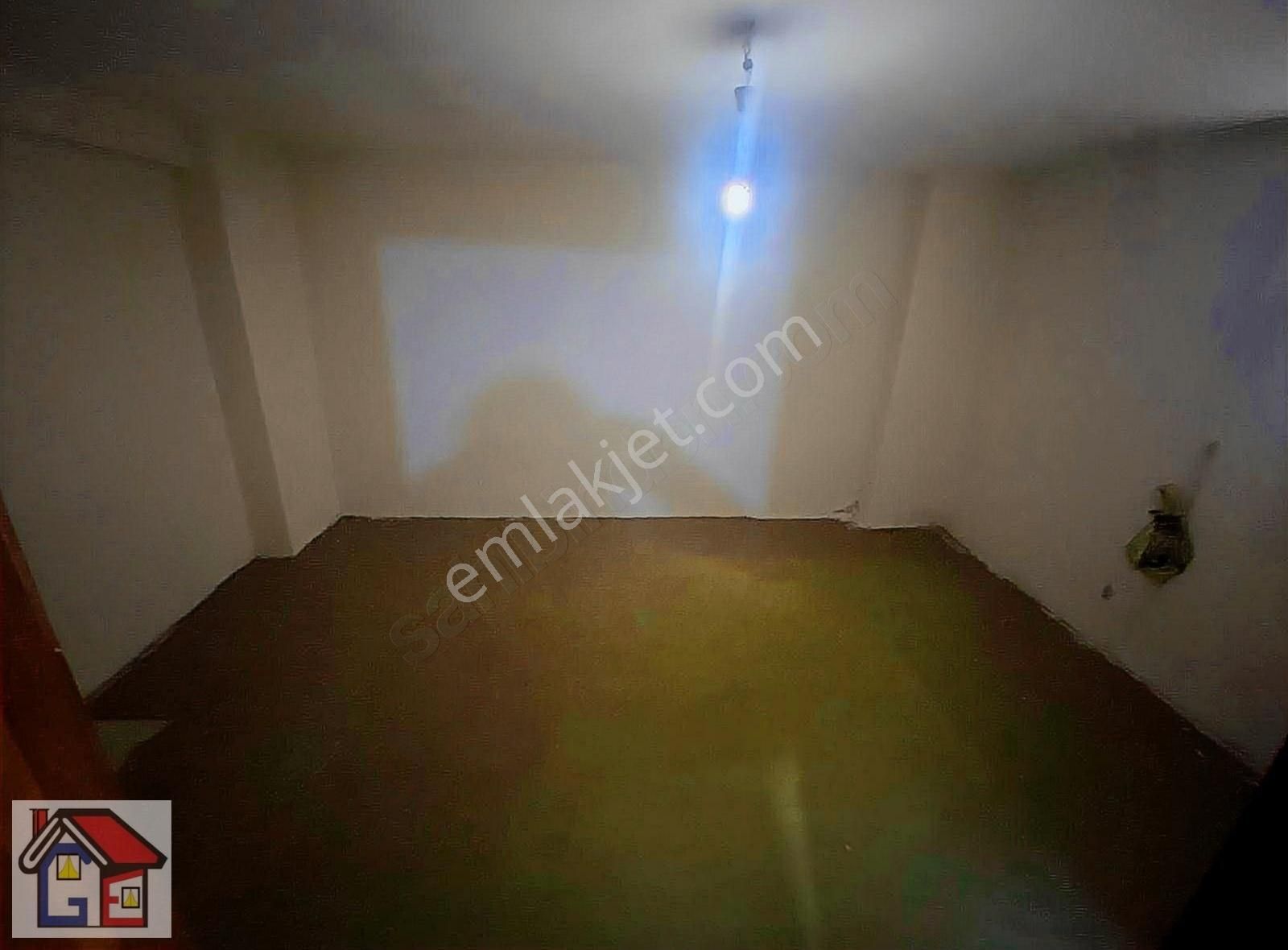 İçerenköy Cad.yakını, -2.katta, 1 Odalı + Mutfak + Banyo/w.c.li