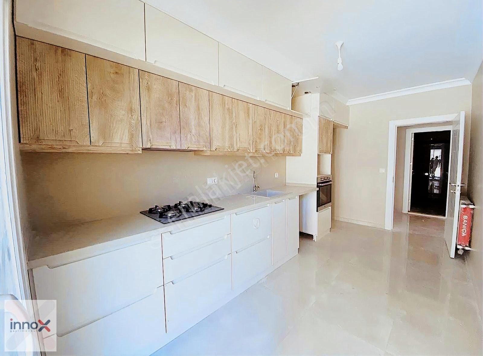 Seferihisar Camiikebirde Havuzlu Sitede Satılık 3+1 Daire