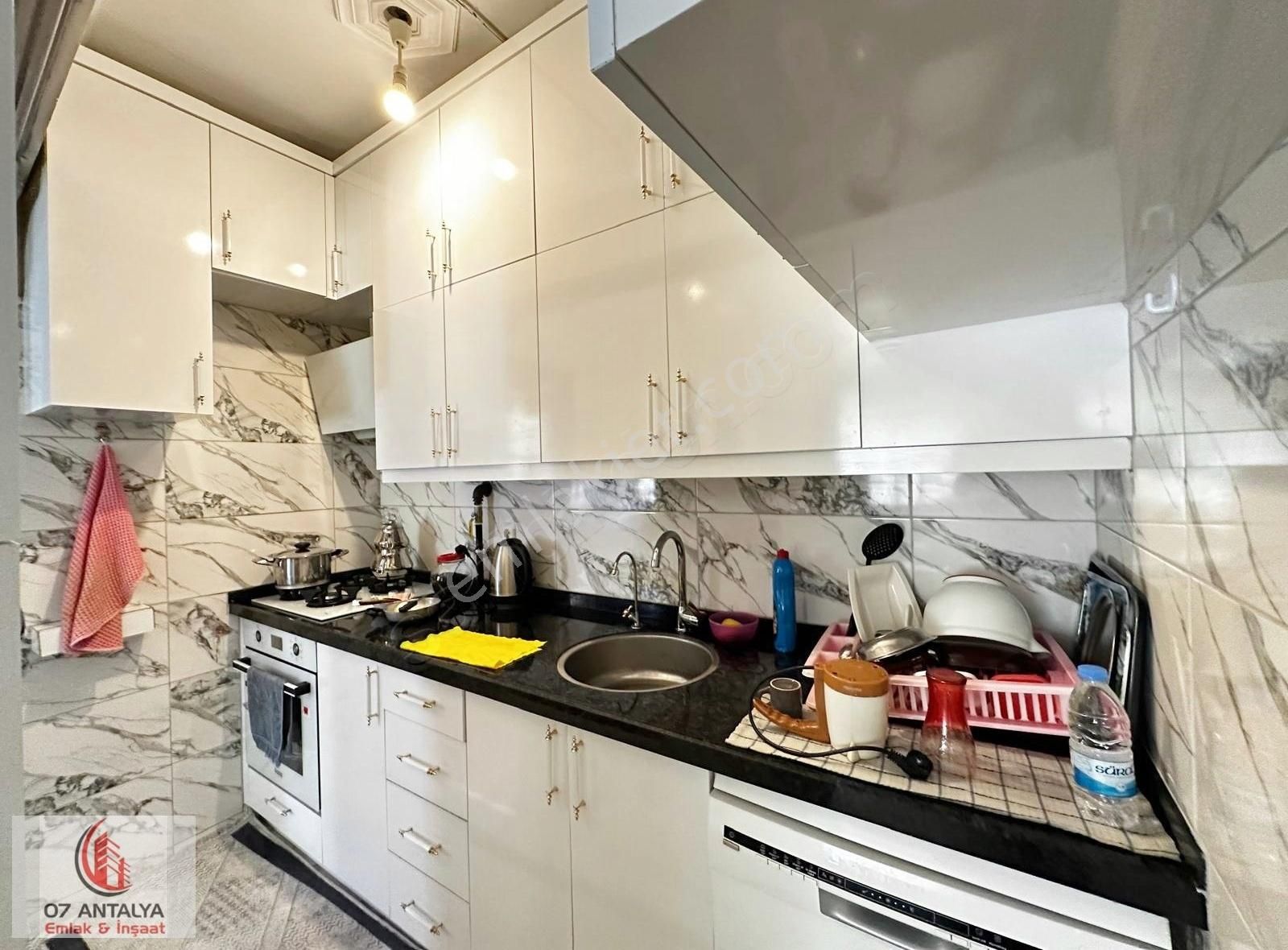 Konukseverde - İçi Yapılı Masrafsız - Y.giriş 2+1 95 M2