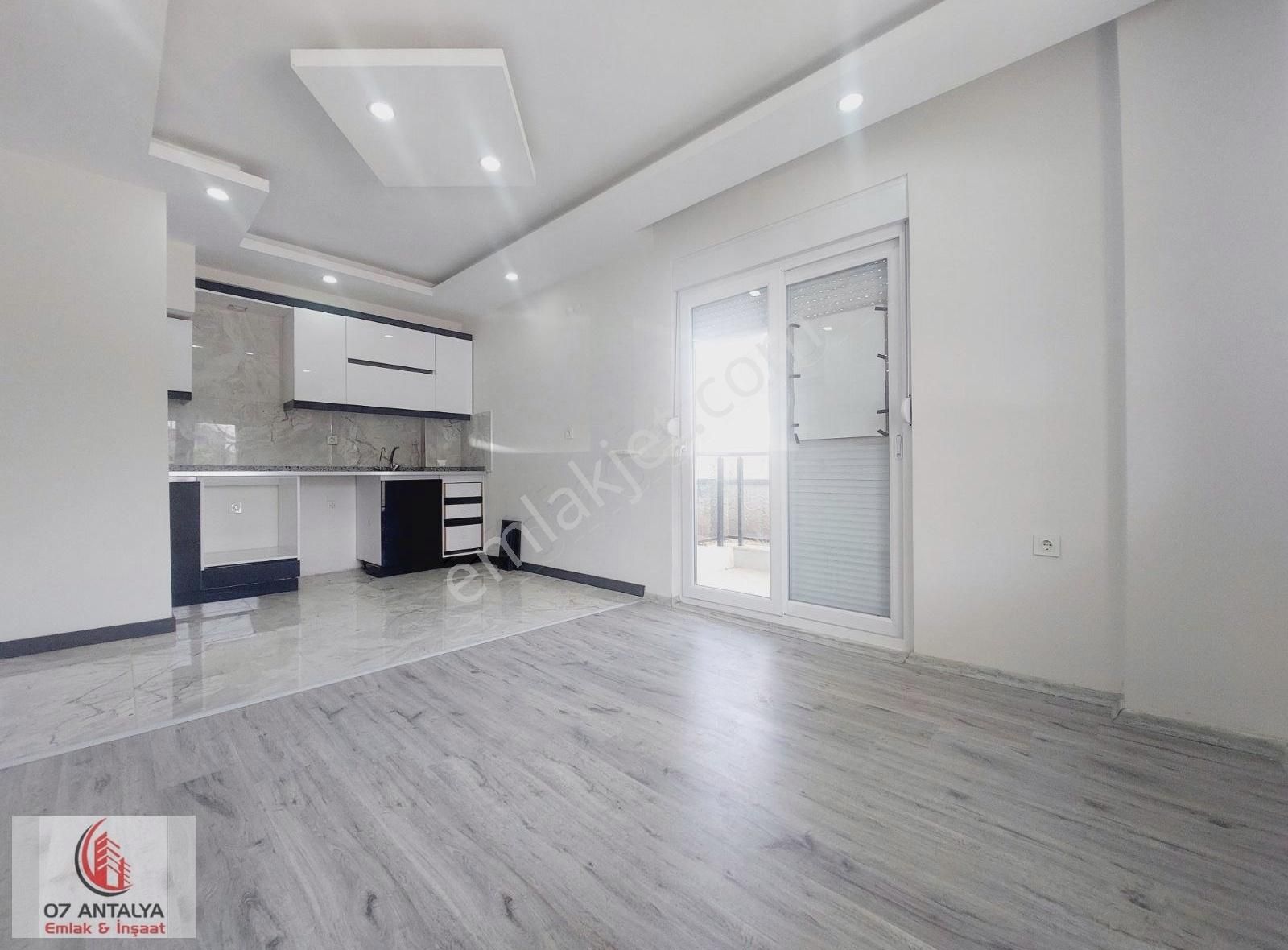 F.çakmakta Tramvaya 100 Mt Sıfır 2+1 Yüksek Giriş