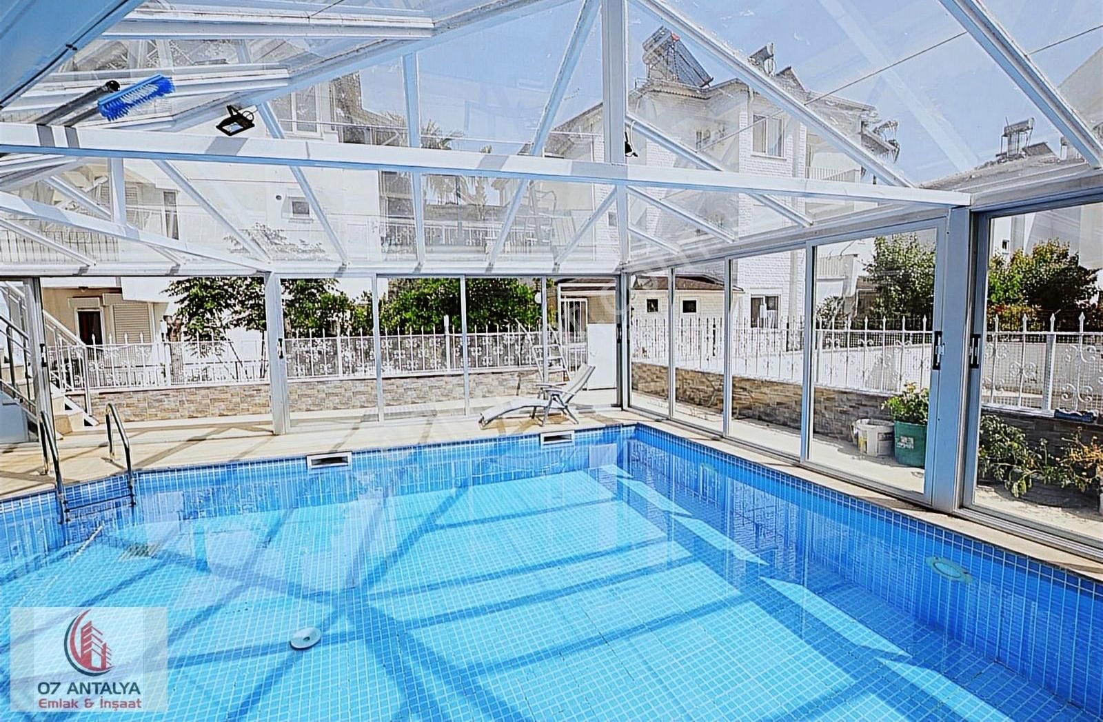 Belek Kadriye Bölgesinde Havuzlu Müstakil Villa 6+2