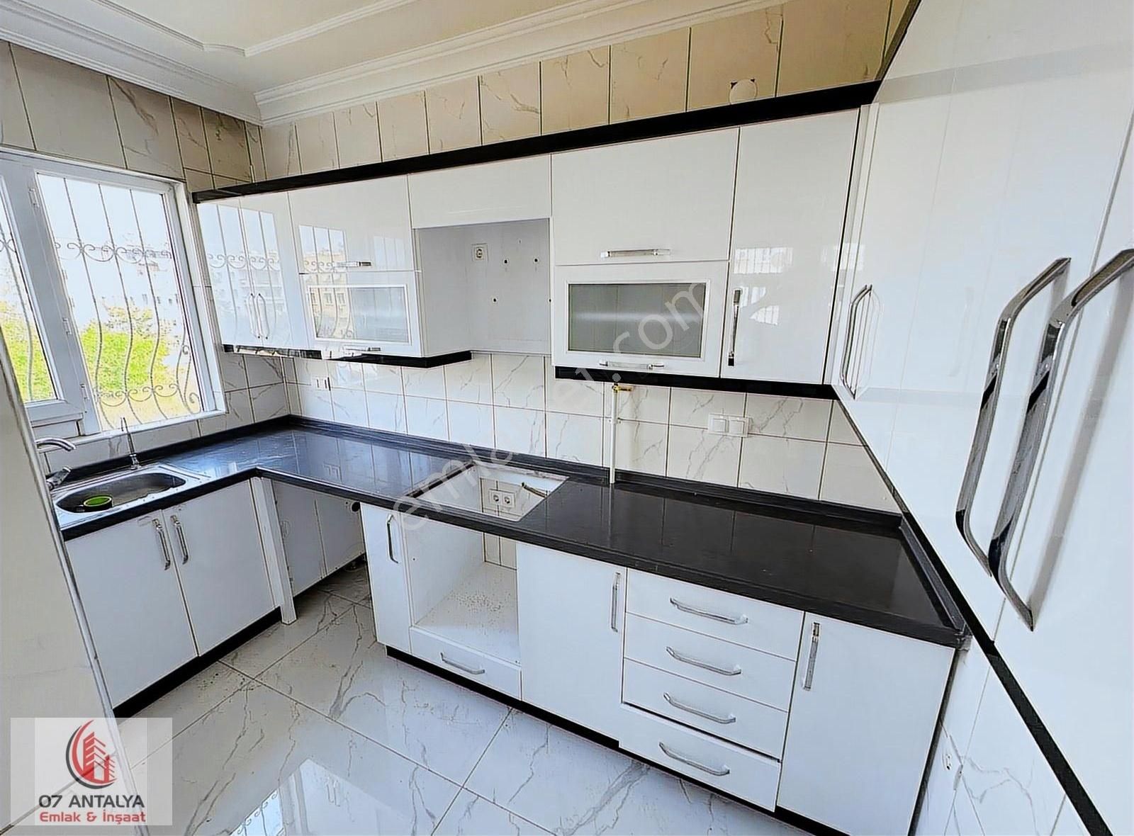 Konukseverde - Ana Cadde Dibi Masrafsız - 2.kat 2+1 100 M2
