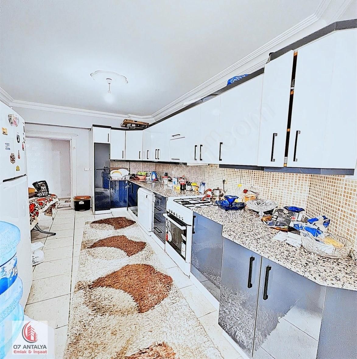 Demirelde Site İçinde Tramvay Dibi Üç Balkonlu 3+1 Geniş Daire