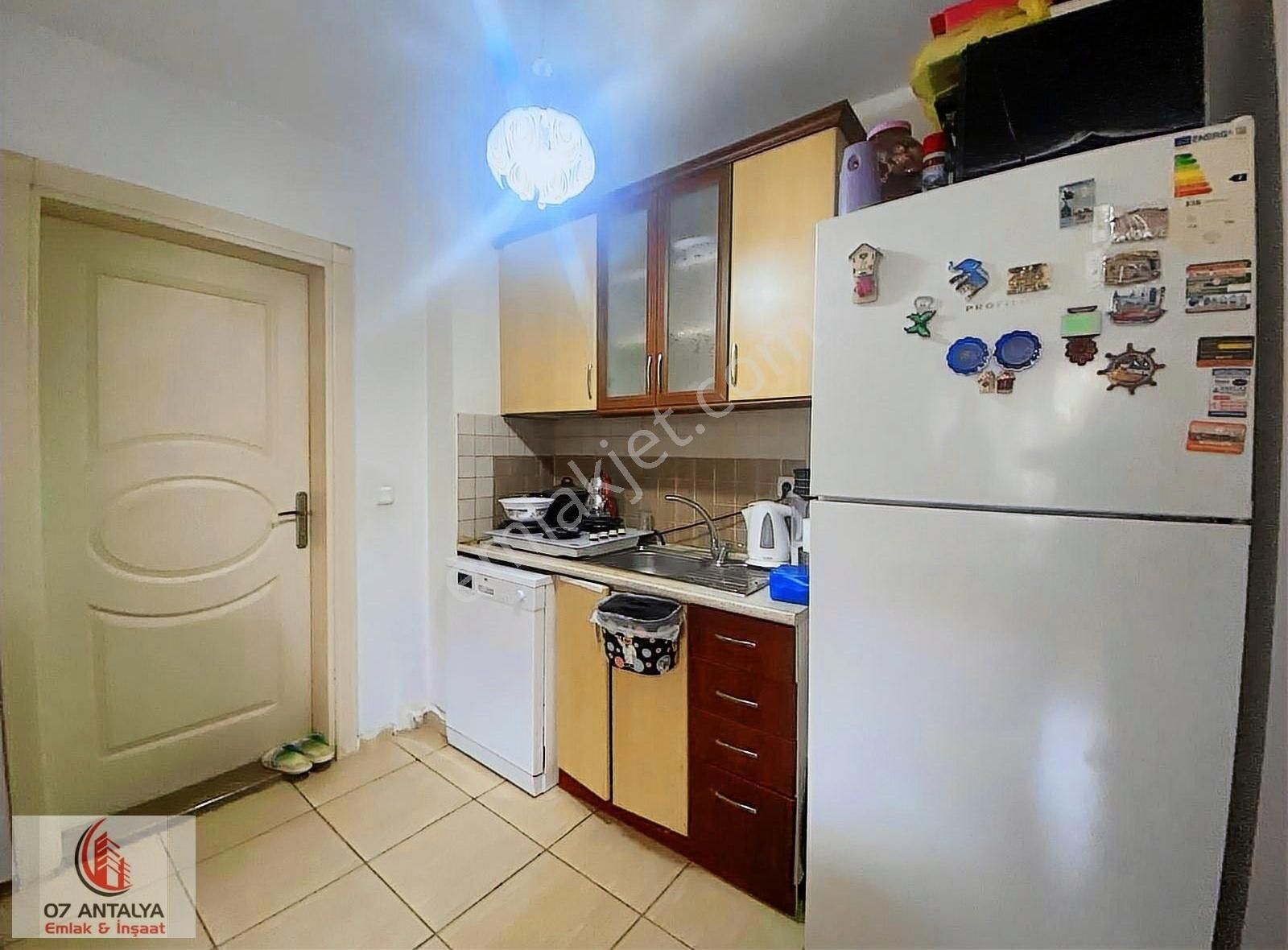 Gazide 1+1 Arakatta 50m2 Masrafsız Acil Satılık