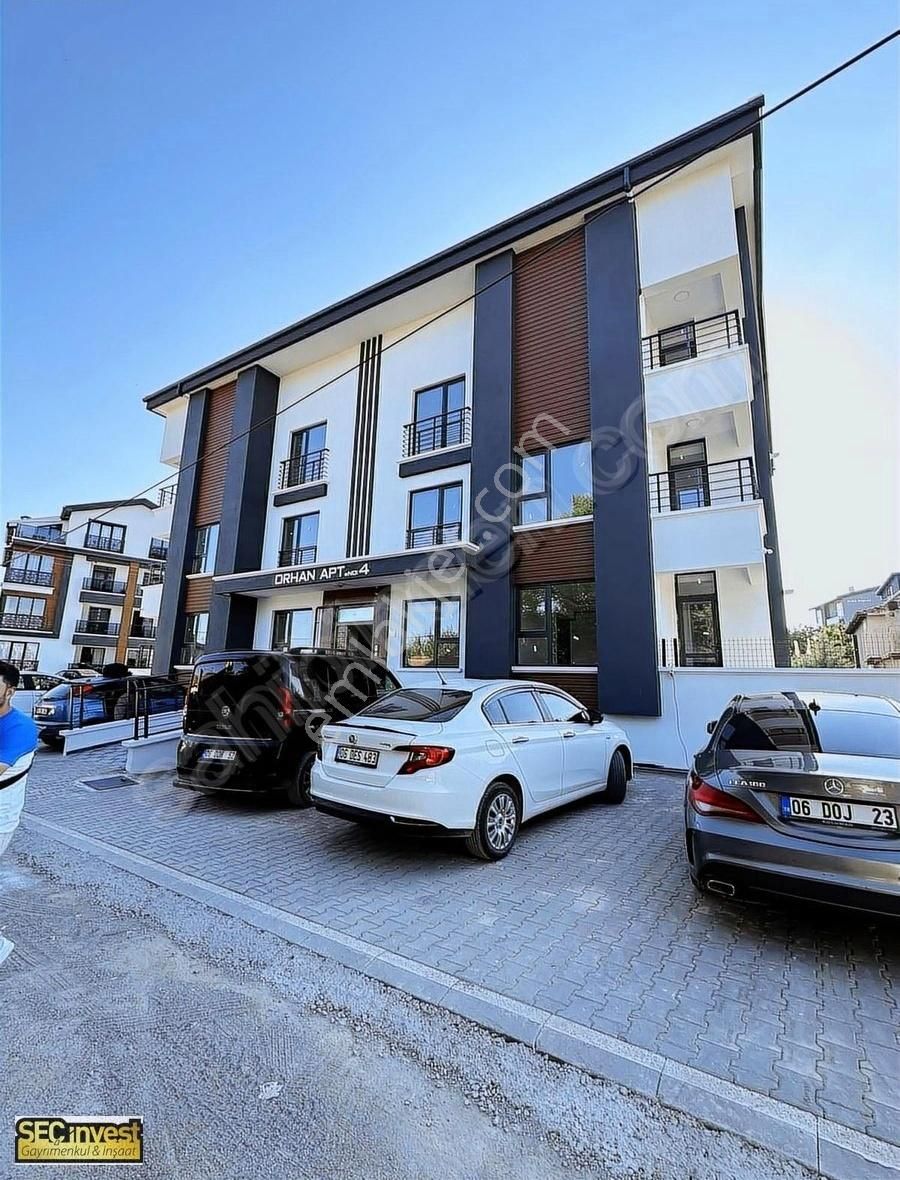 Seç Invest... İncek 'te Kiralık Daire Köşebaşı Güney Cephe 2+1