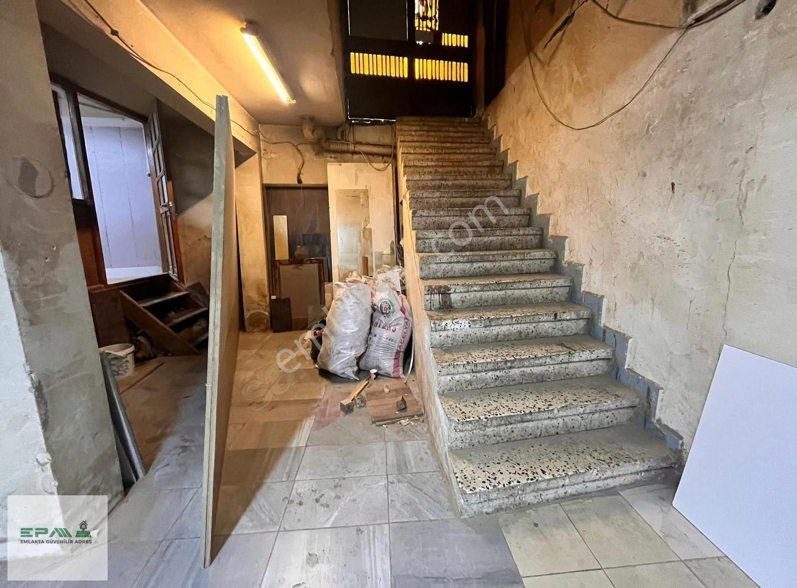 Epa Emre Koç'tan Bayrampaşa Kartaltepe Caddesin'de 200m2 Atölye