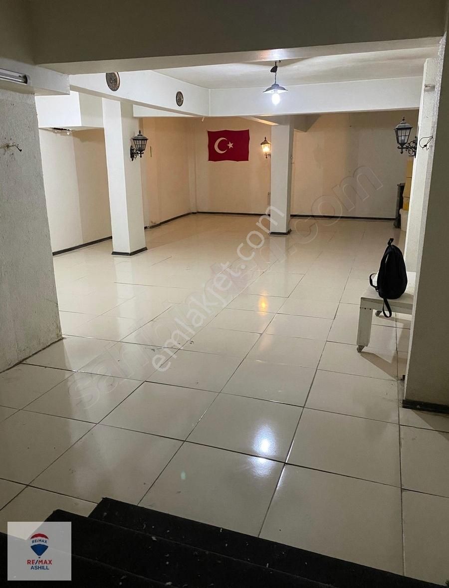 Ashill'den Ümraniye Kürkçüler Cd.paralelin'de Kiralık Dükkan