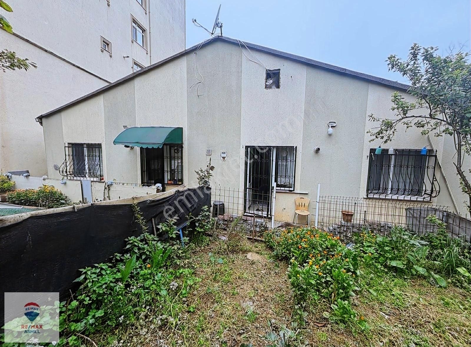 Ashill'den 196m2 Arsa İçerisinde, Müstakil Ev