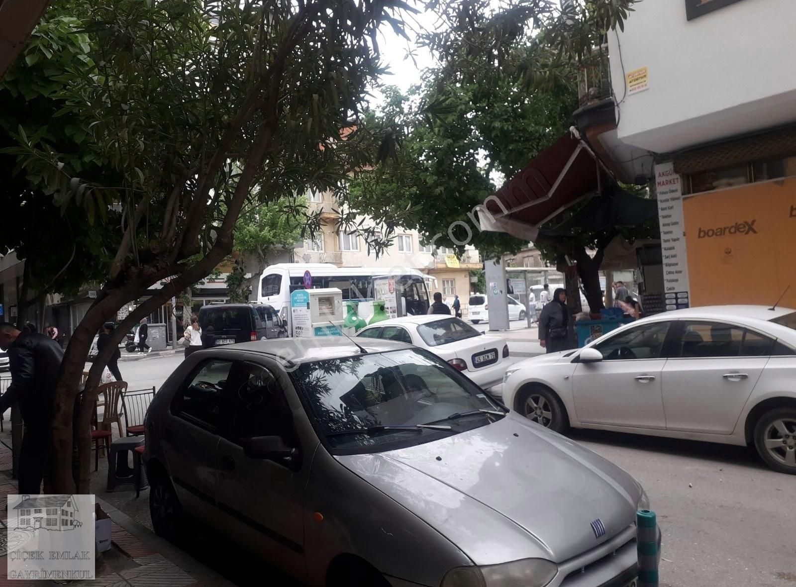Alaybey Meydan Duragında Dükkan Kiralık