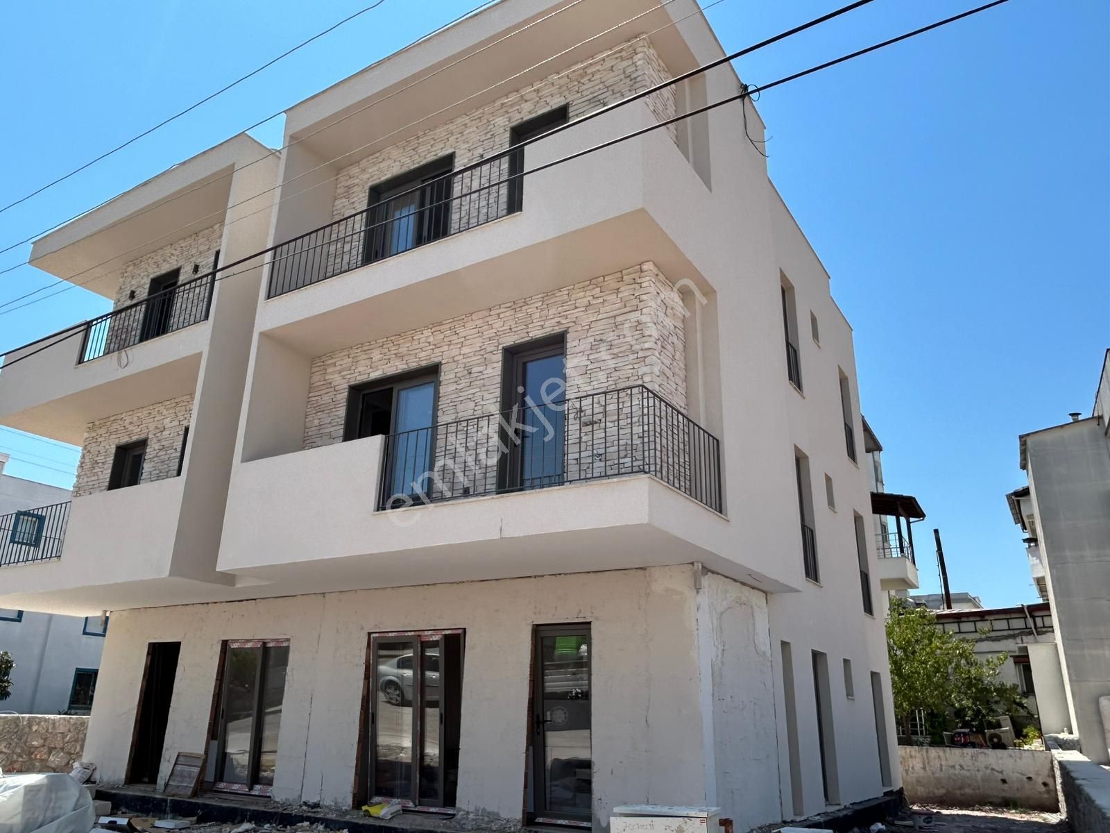 Çınar Emlaktan Mumcularda Kat Seçenekli Ana Cadde Arkasında 2+1