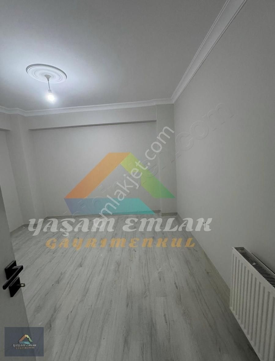 Yaşam'dan Bayrampaşa Bankalar Caddesnde Arakat Satılık 2+1 Daire