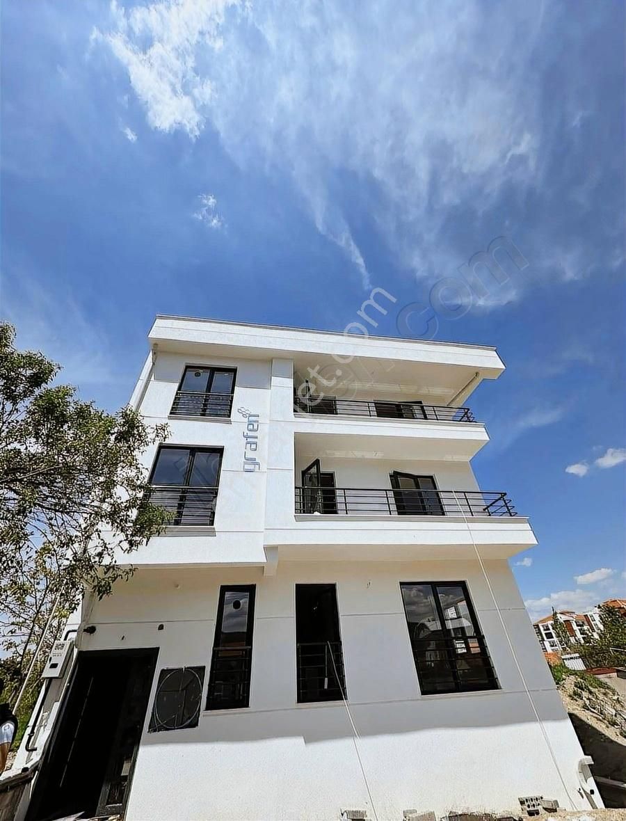 Mak Emlaktan Sıfır Satılık 2+1 100m2 Ara Kat Daire