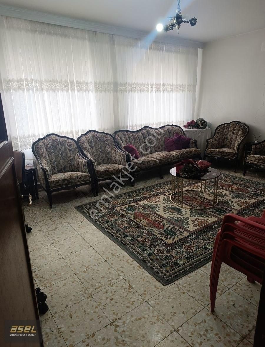 Asel Gayrimenkul'den İstiklal Mah. Satılık 3 Katlı Müstakil Ev