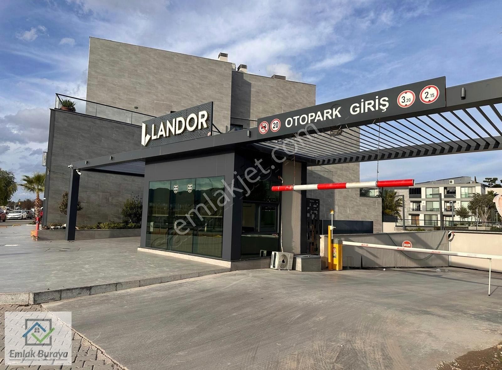 Emlak Buraya İzmir Landor Gaziemir'de Satılık 3+1 Bahçe Katı
