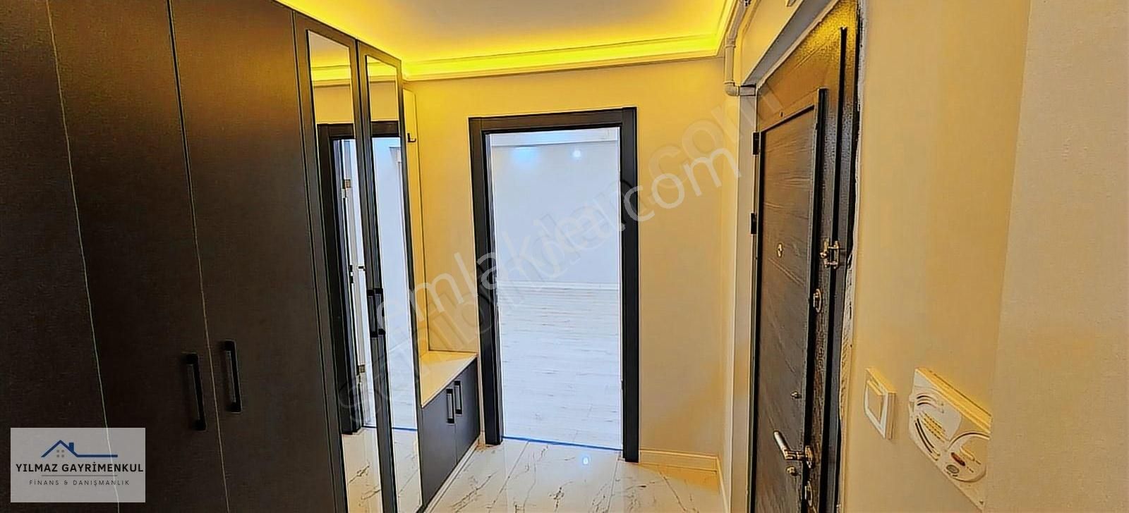 Lüks Yapılı 2+1 Geniş Daire Merkezi Konumda