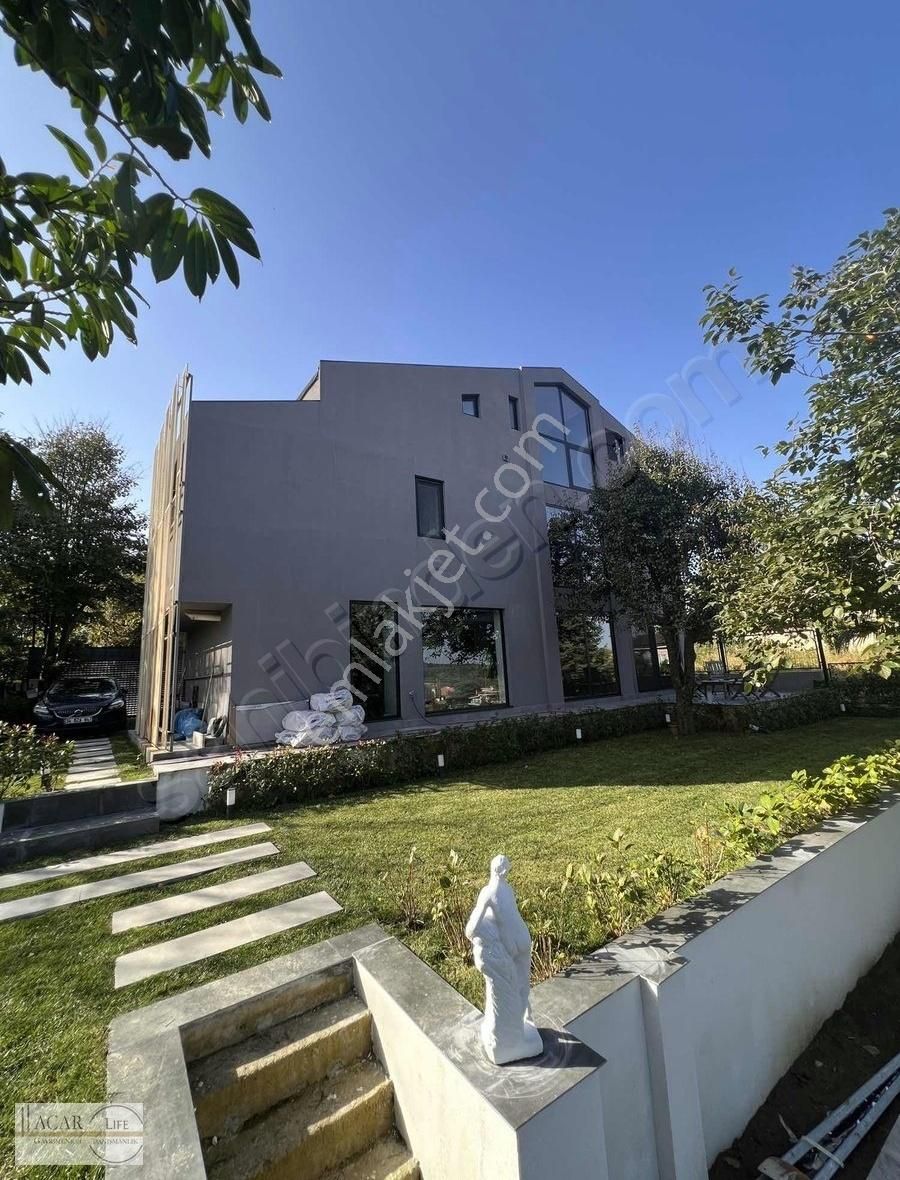 Acarkent'e Komşu Modern Dekorasyonlu Satılık Villa