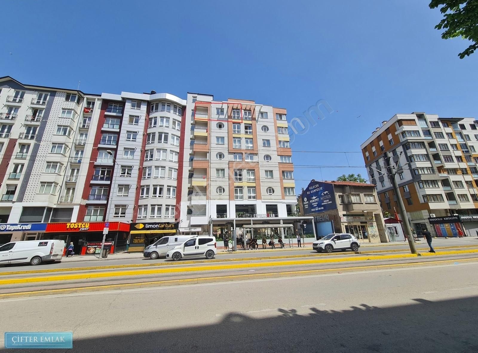 Ali Çifter' Den Üniversite Caddesi Üzerinde Balkonlu Kiralık 1+1