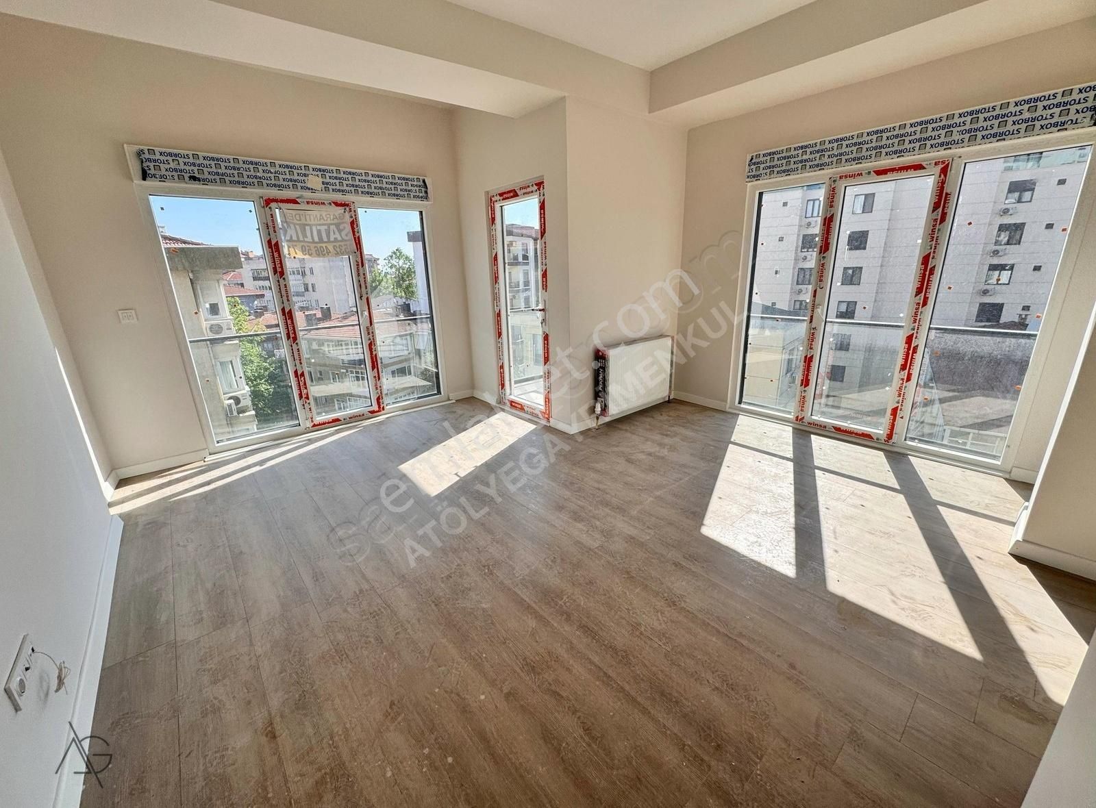 Atölyeden Feneryolunda Sıfır 70m2net Balkonlu 2+1 Satılık Boş