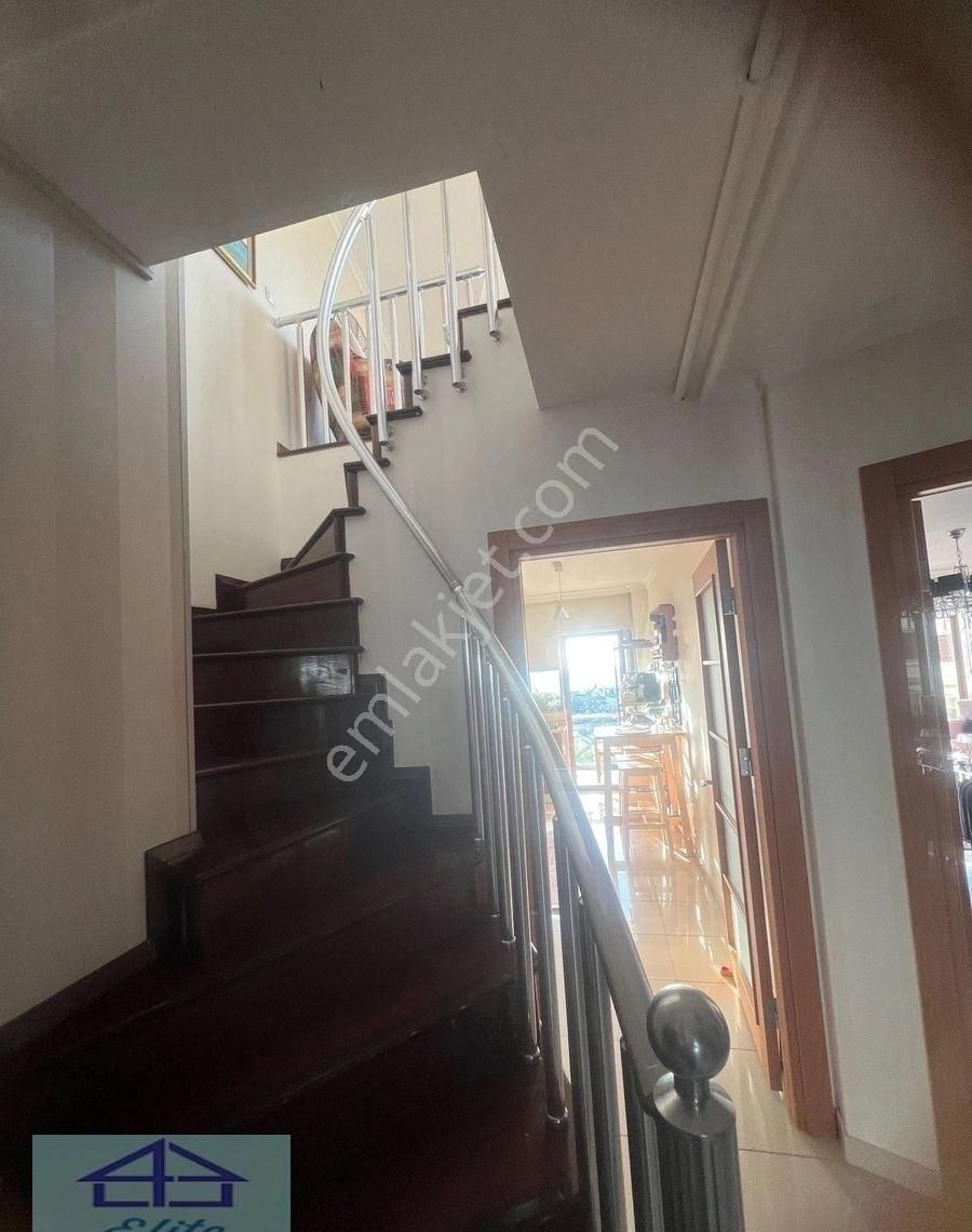 Elite’den Butik Sitede Boğaz Ve Havuz Cepheli Çatı Dubleksi - Görsel 25