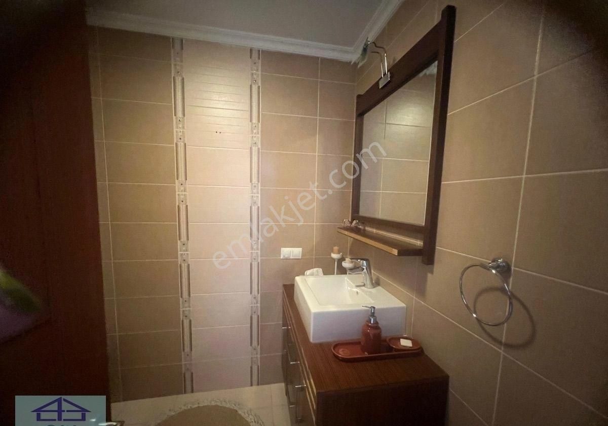 Elite’den Butik Sitede Boğaz Ve Havuz Cepheli Çatı Dubleksi - Görsel 24