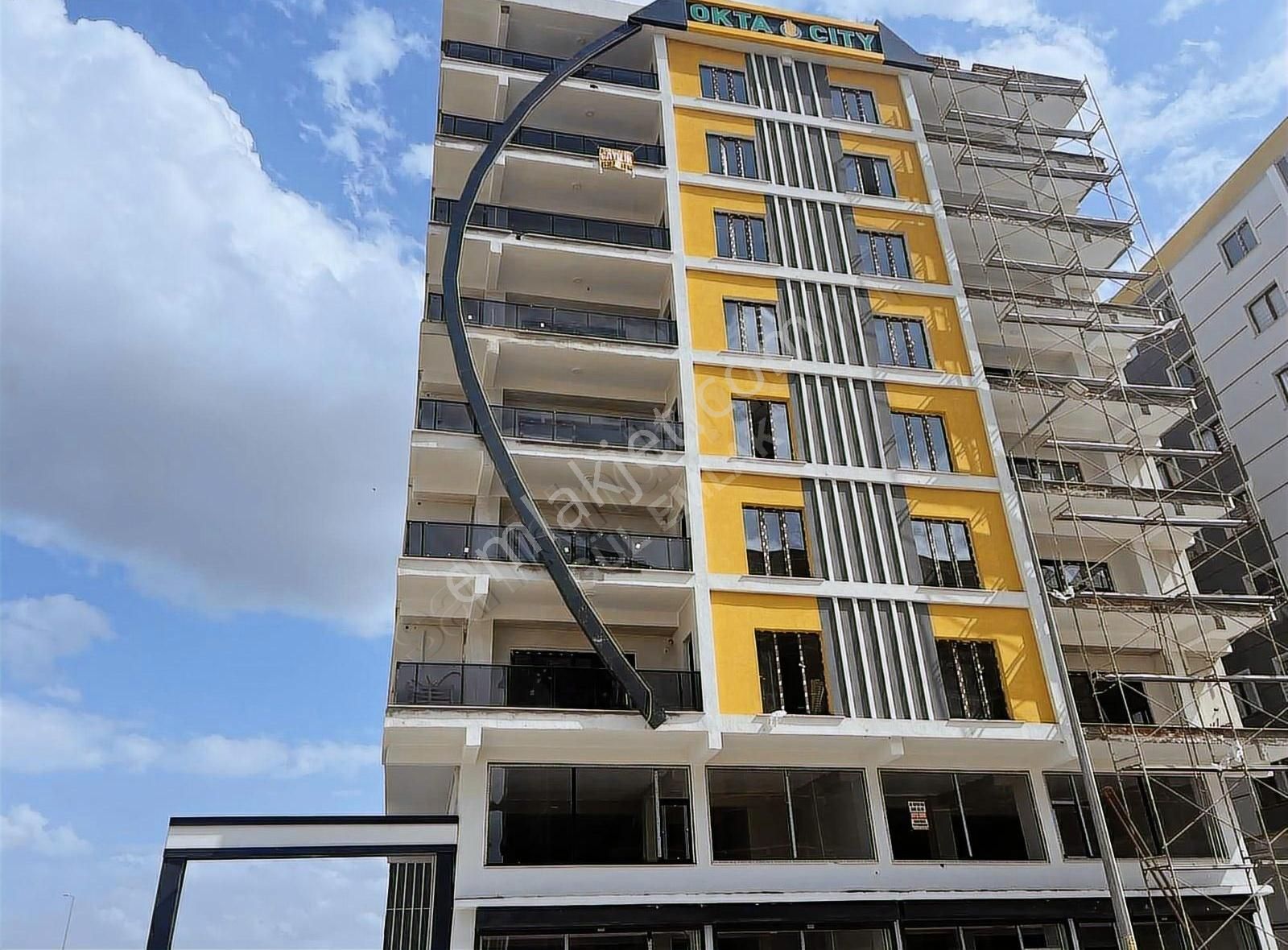 Gül Emlaktan Satılık 30 Metrelik Yolda Kooperatif Daire