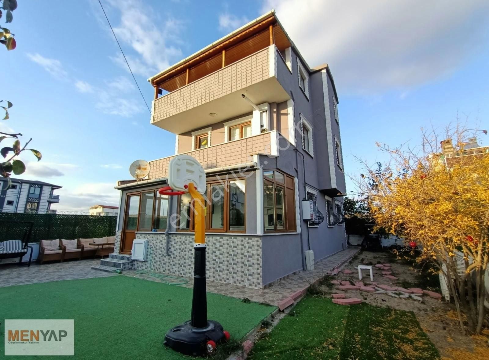 Tekirdağ Yeniçiftlik'te Havuzlu Müstakil 5+1 Full Eşyalı Villa
