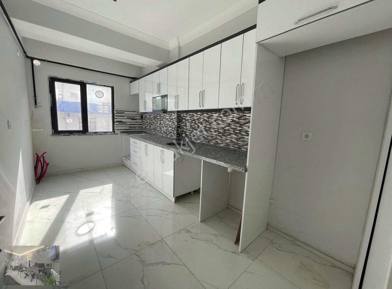 Sultanbeyli B.gazi Mah.cadde Üzeri Sıfır 2+1 Ara Kat Asansörlü