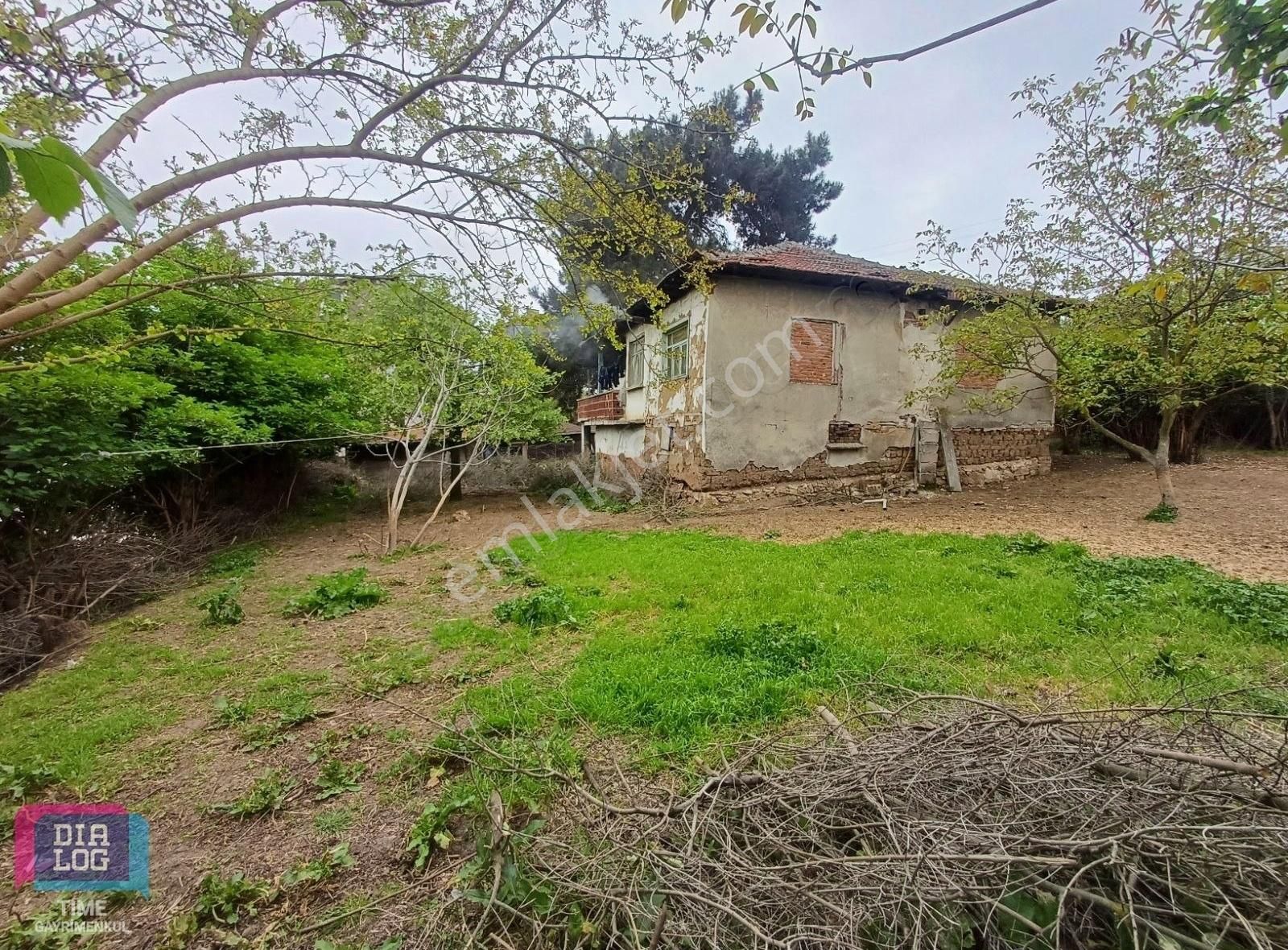 Çağrışan' Da Mudanya Yoluna 10 M Mesafede 890 M² Arsa
