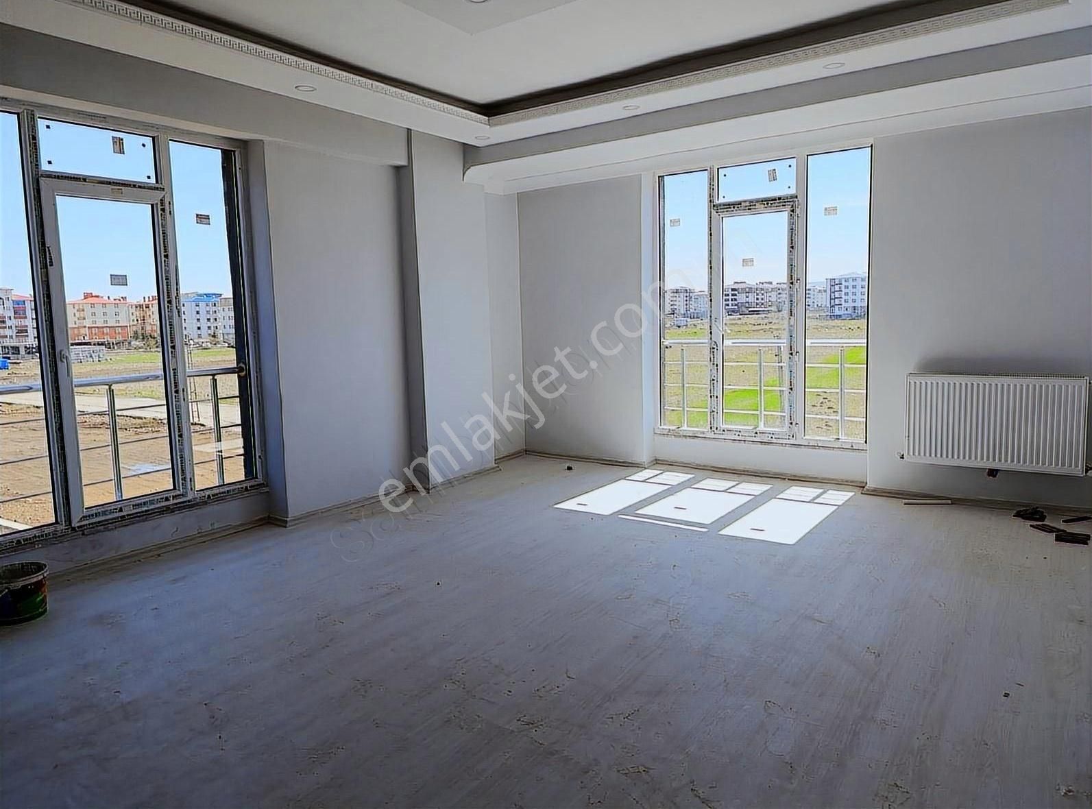 Kars Yenişehir Mahallesinde Kiralık 3+1 Arakatta Lüks Daire