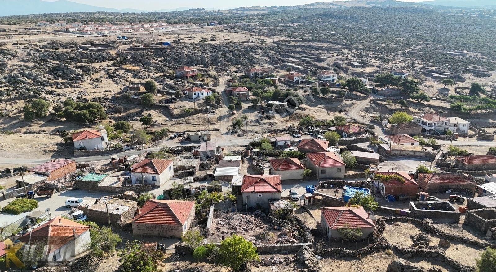 Ayvacık Assos-bektaş Köyünde Sahile 5 Dk Mesafede İmarlı Arsa