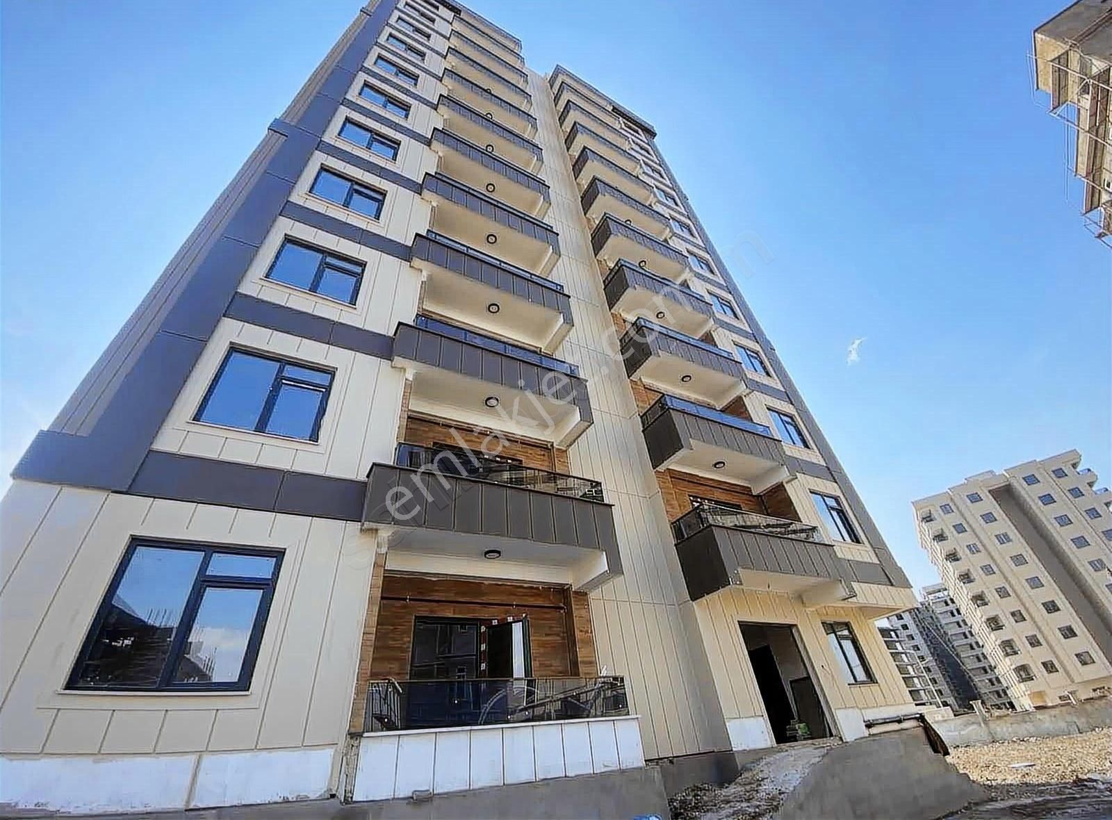 Cadde 17 Emlaktan Satlık 2+1 Acık Mutfak Daire