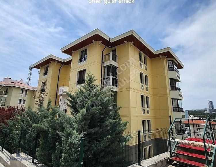Güler^den Kuzey Kentte 2.katta 4+1 180m2 .1750tl Sabit Taksitlee