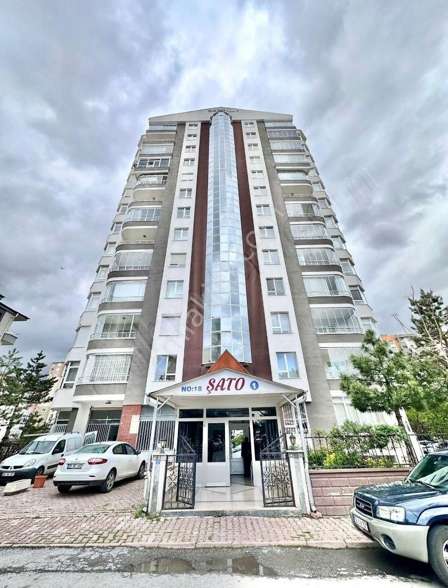Esenyurt Mahallesinde 3+1 Üç Cepheli Daire