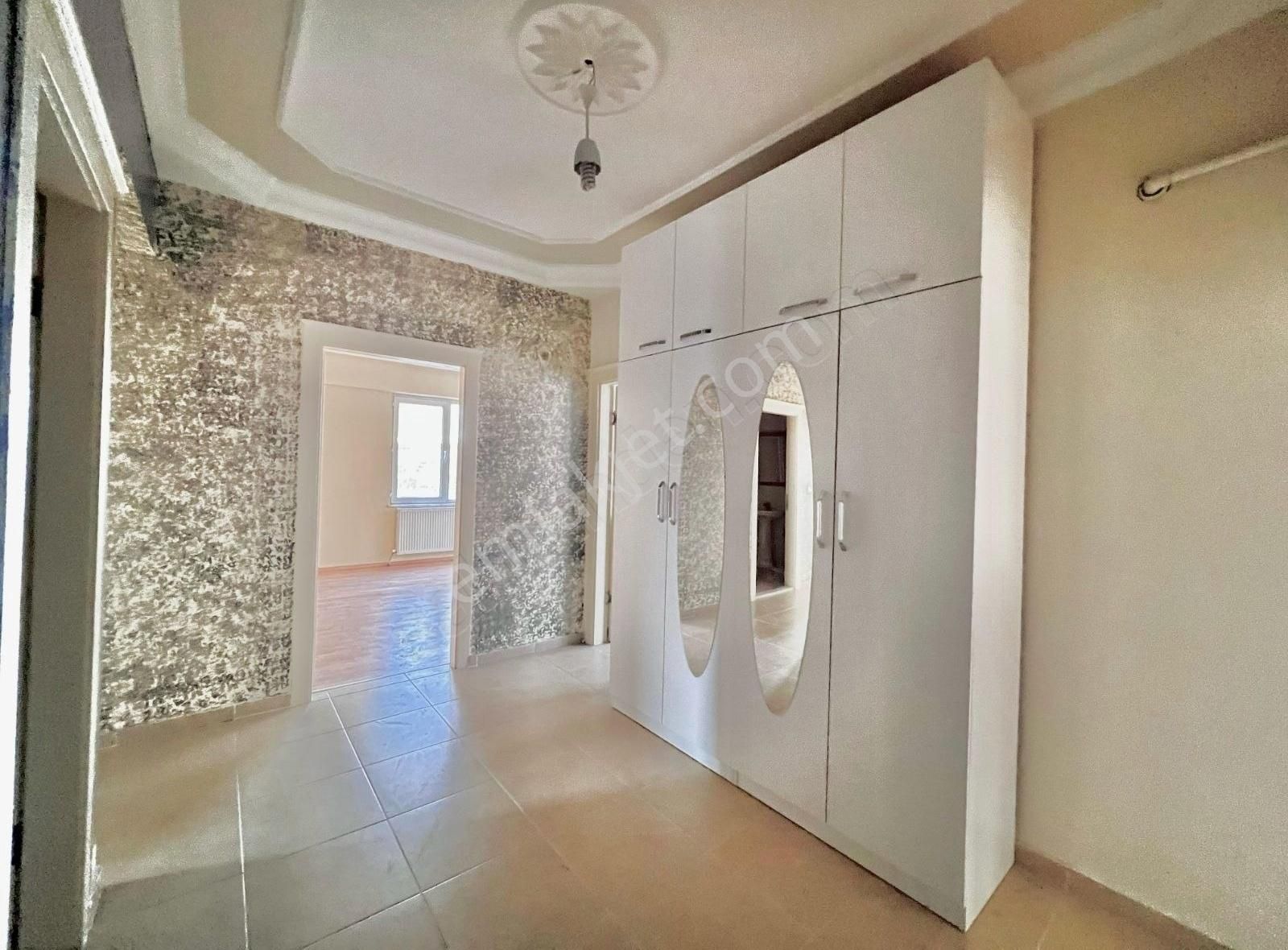Köşk Mahallesinde Kombili 3+1 Daire