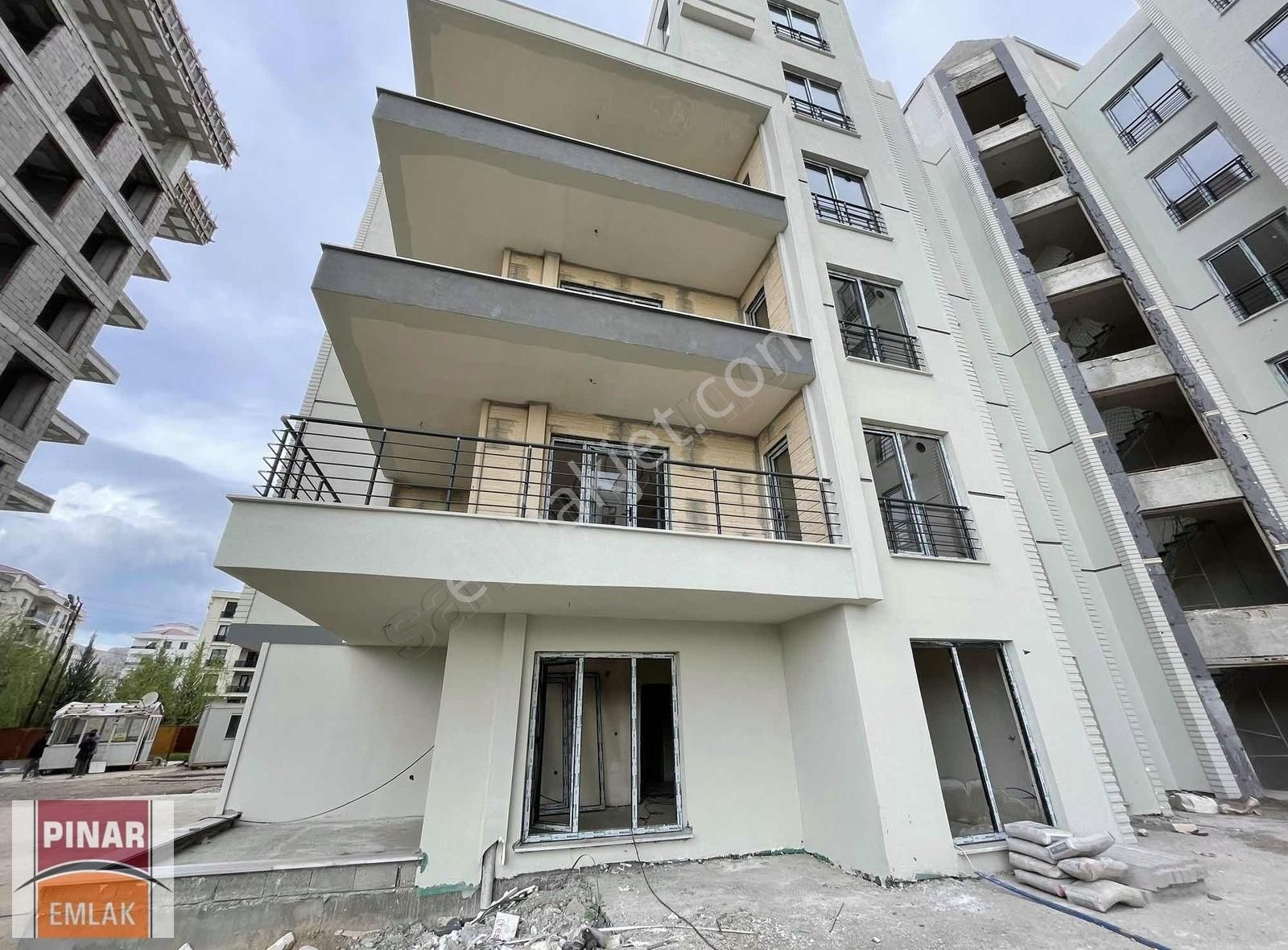 Pınar Emlak'tan Selimbey'de Satılık 4+1 Daire