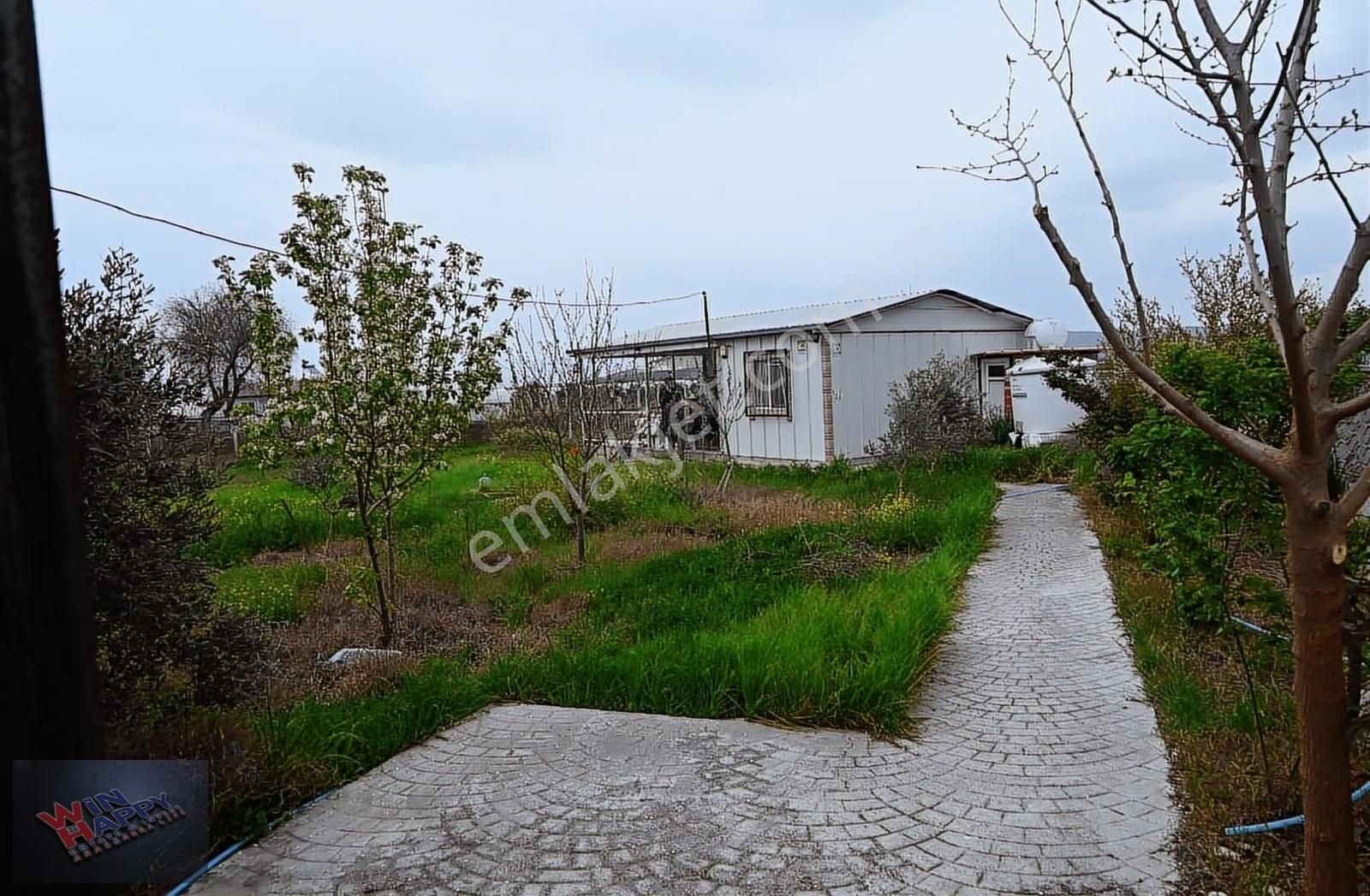 Menderes Çileme'de İçinde Yapı Kayıtlı 1+1 Ev Bulunan Bahçe