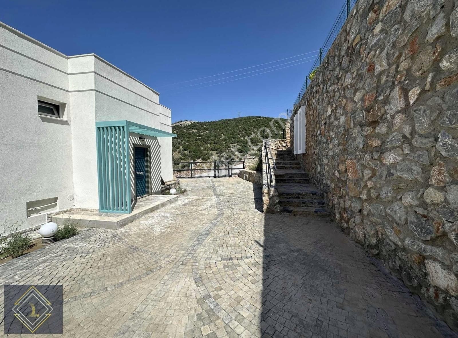 Mühteşem Deniz Manzaralı Lüks Site İçerisinde Asansörlü Daire